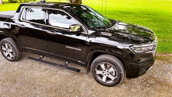 Estribo Lateral Retrátil Elétrico para Ram Rampage 2023 a 2024 - Imagem 2